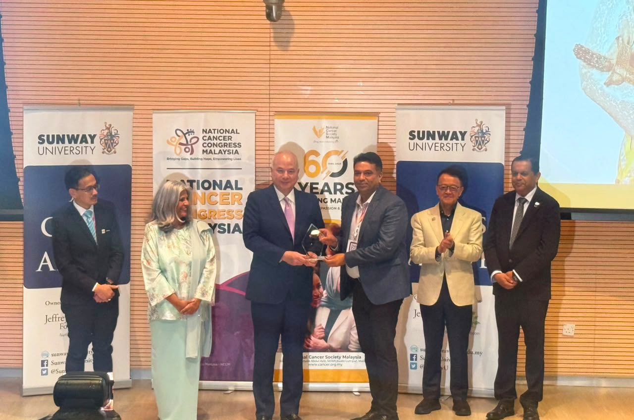 HRH Sultan Nazrin Shah presenting NCCM 2026 Royal Appreciation Award to IncepBio Founder Prashanth Hugar
